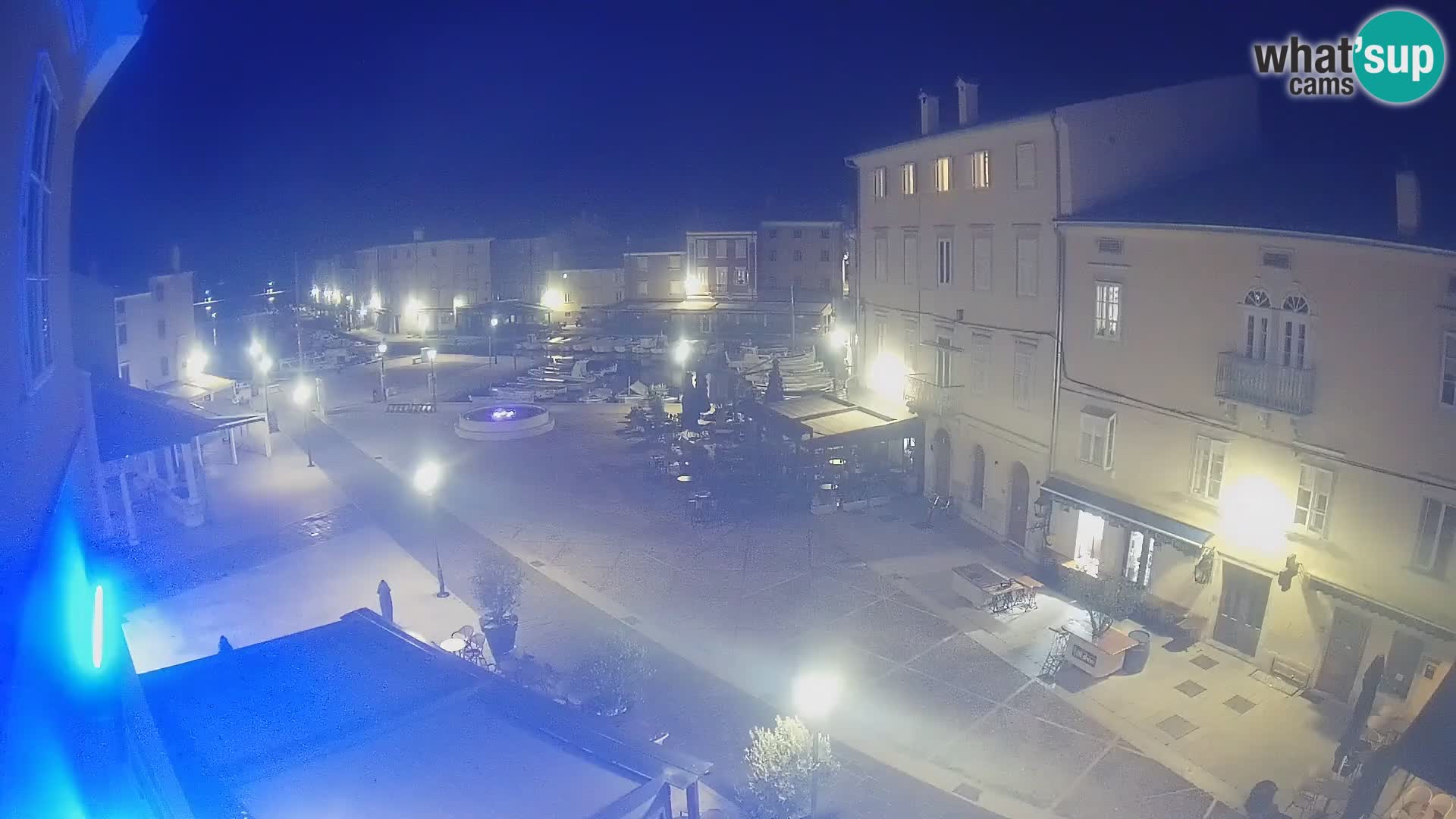 LIVE cam Cres city – place principale et “mandrač” – île de Cres – Croatie