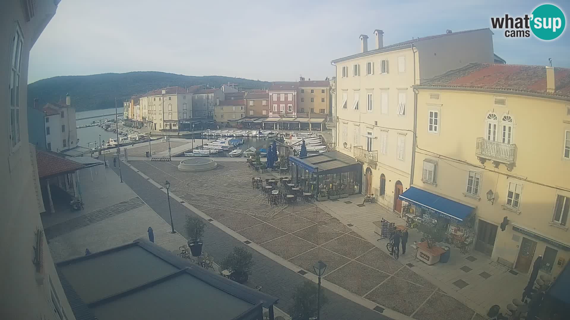 LIVE cam Cres Stadt – Hauptplatz und “mandrač” – Cres Insel – Kroatien