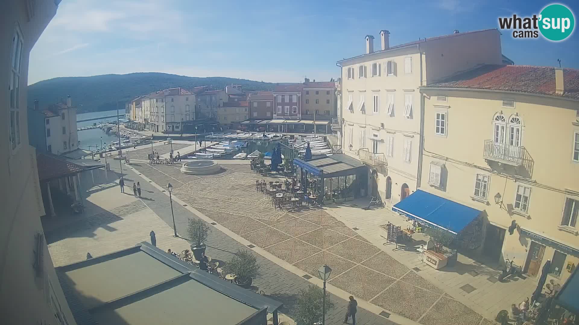 Cámara en vivo ciudad de Cres – plaza principal y “mandrač” – isla de Cres – Croacia