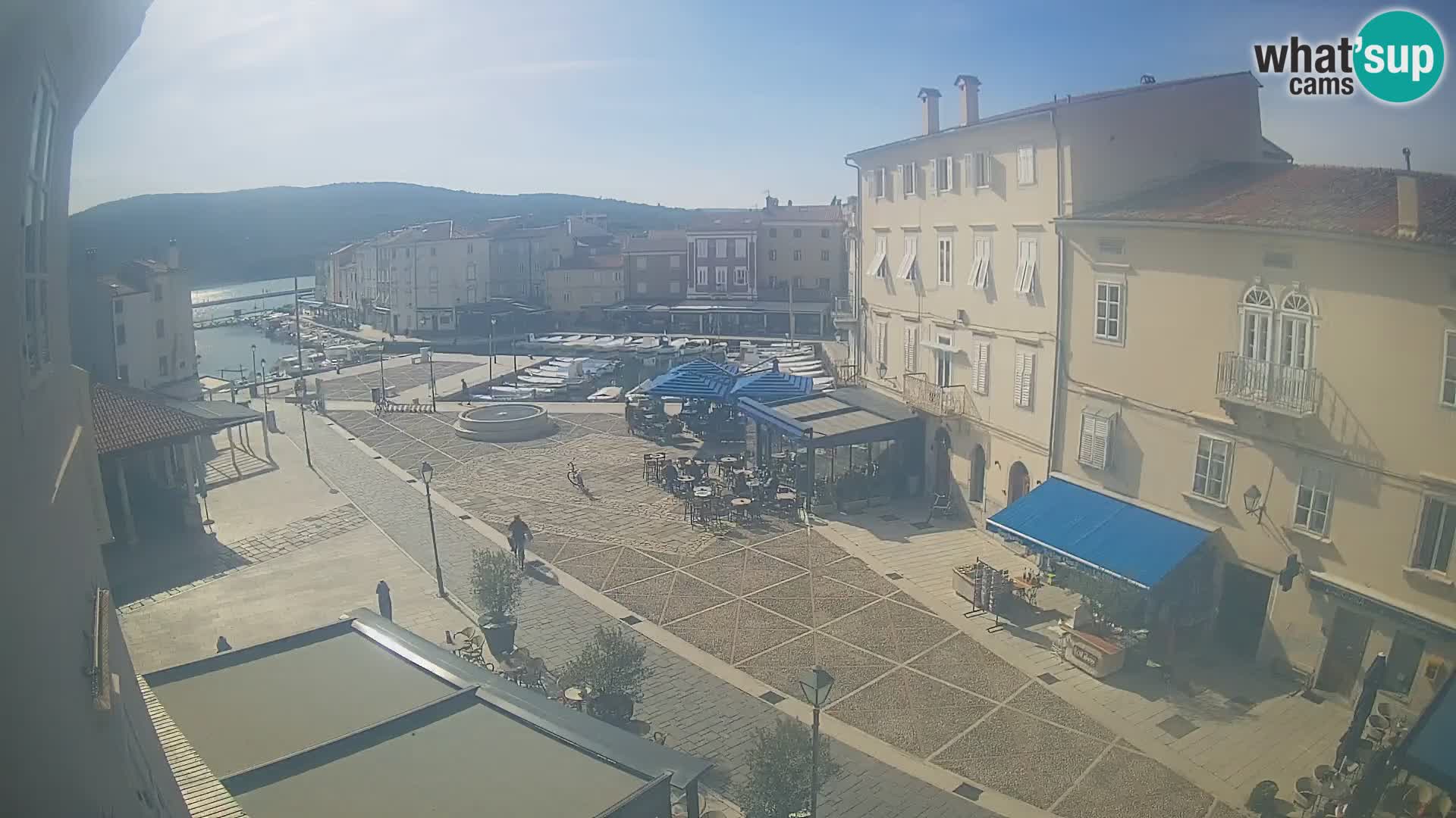 LIVE cam Cres city – place principale et “mandrač” – île de Cres – Croatie