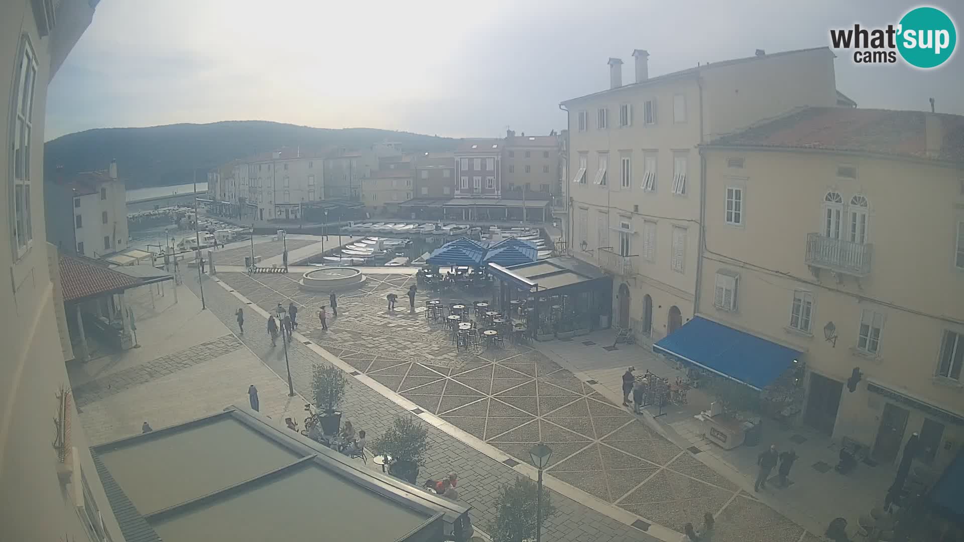 Cámara en vivo ciudad de Cres – plaza principal y “mandrač” – isla de Cres – Croacia