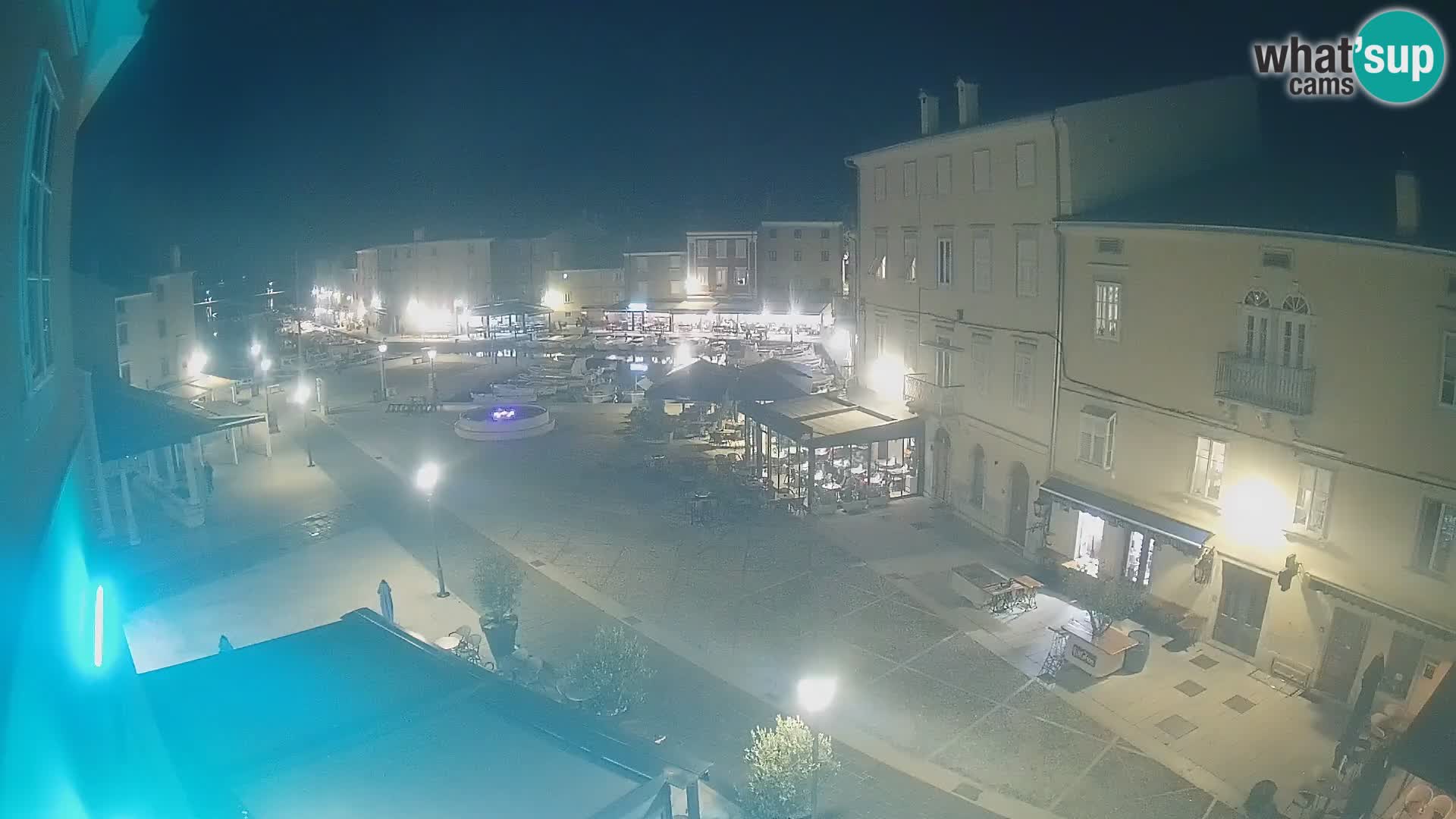 Kamera v ŽIVO Cres mesto – glavni trg in “mandrač” – otok Cres – Hrvaška
