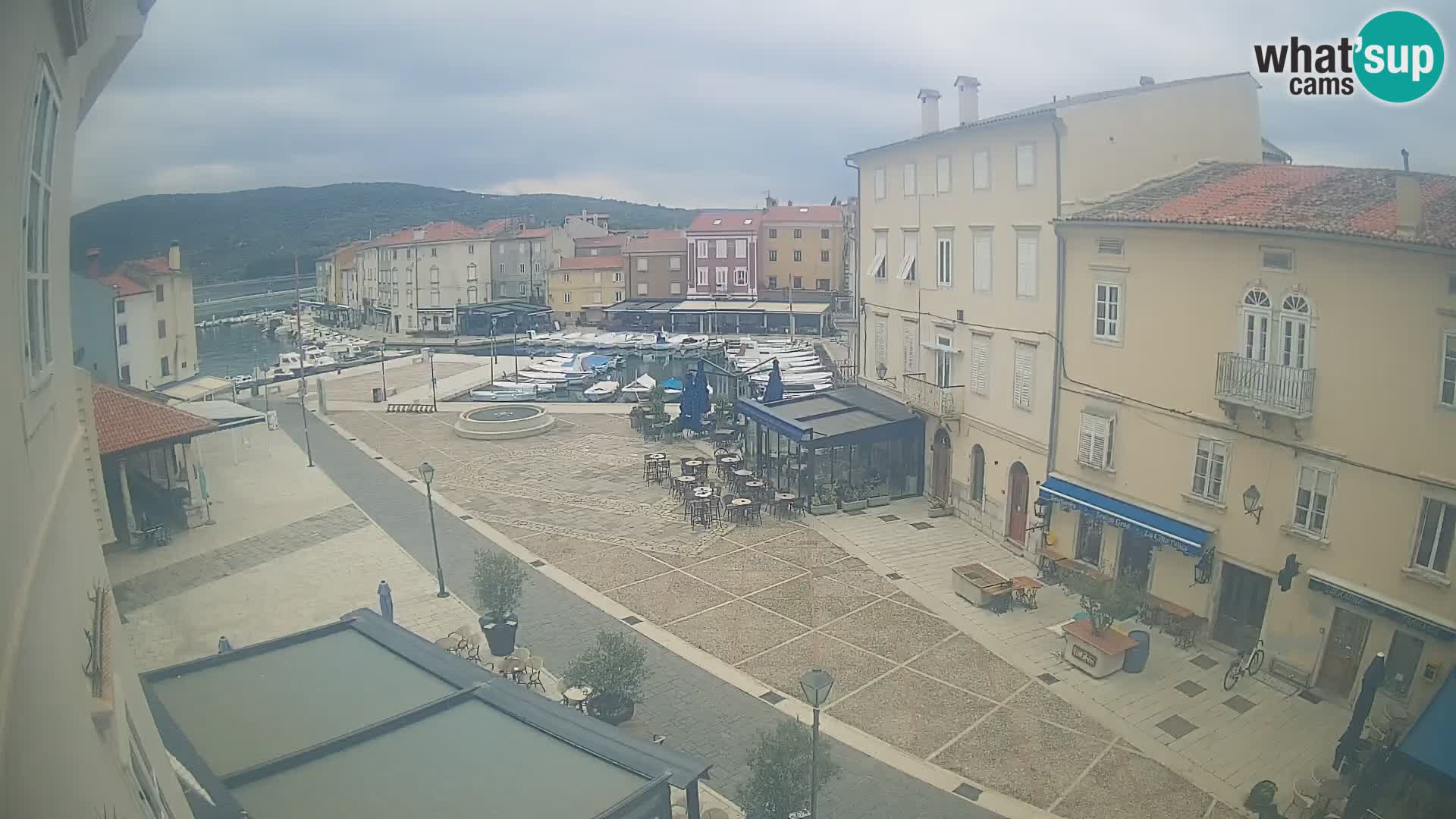 LIVE cam Cres city – place principale et “mandrač” – île de Cres – Croatie