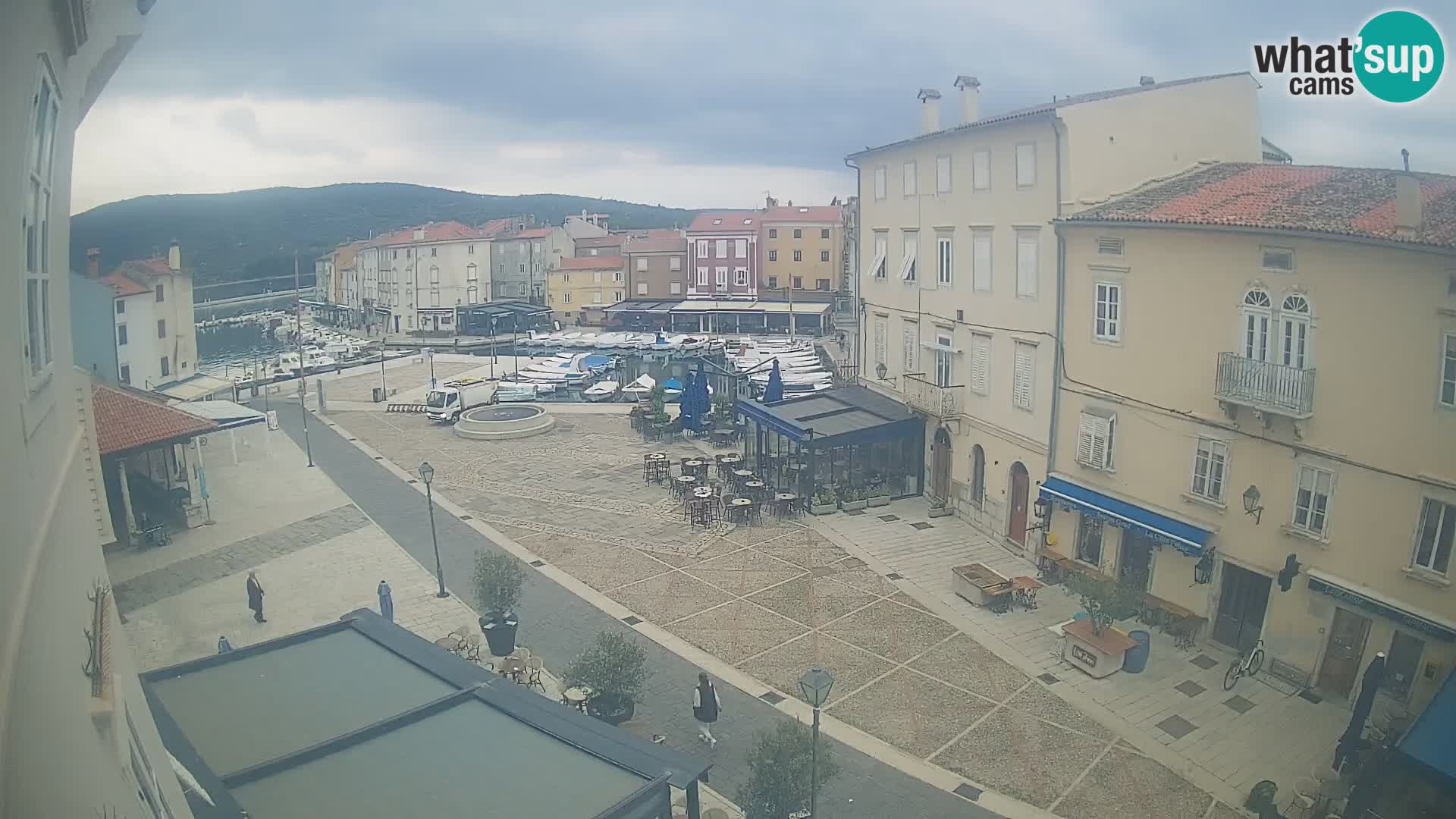 LIVE cam Cres Stadt – Hauptplatz und “mandrač” – Cres Insel – Kroatien