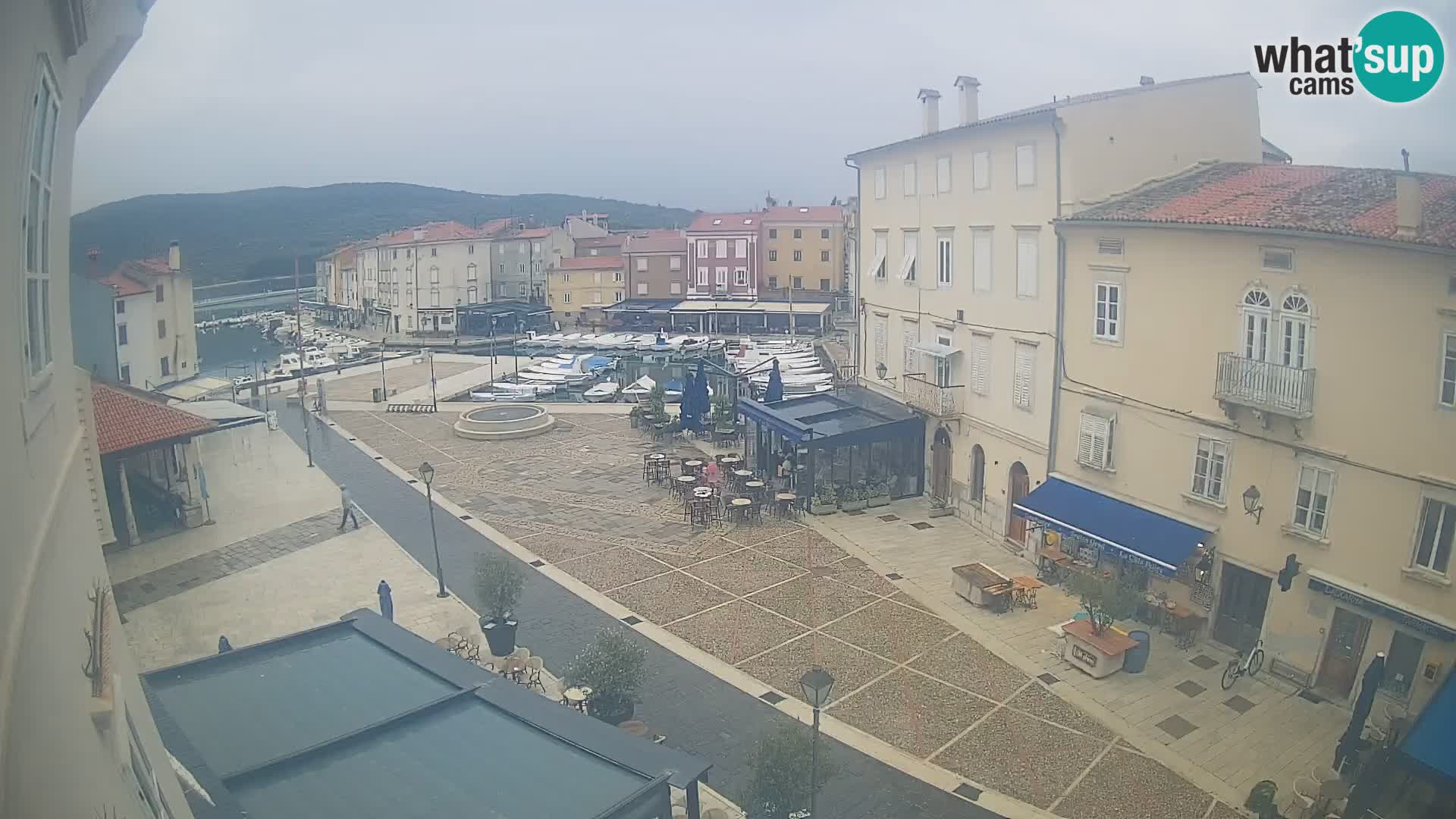 LIVE cam Cres city – place principale et “mandrač” – île de Cres – Croatie