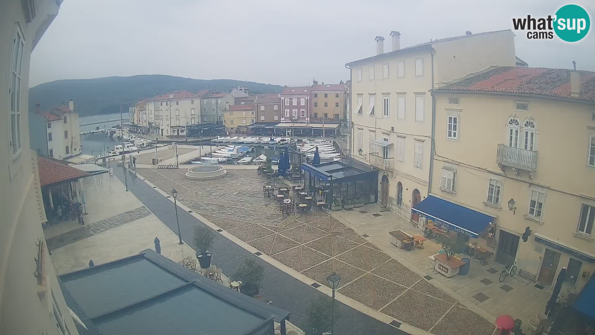 Cámara en vivo ciudad de Cres – plaza principal y “mandrač” – isla de Cres – Croacia