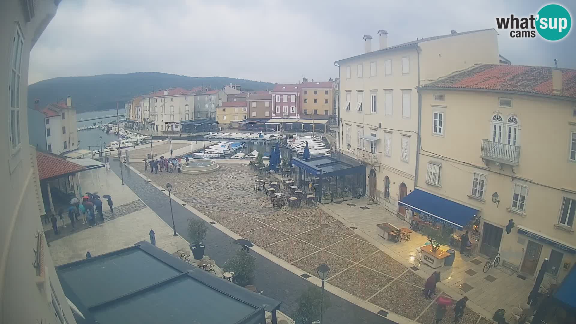 LIVE cam Cres city – place principale et “mandrač” – île de Cres – Croatie