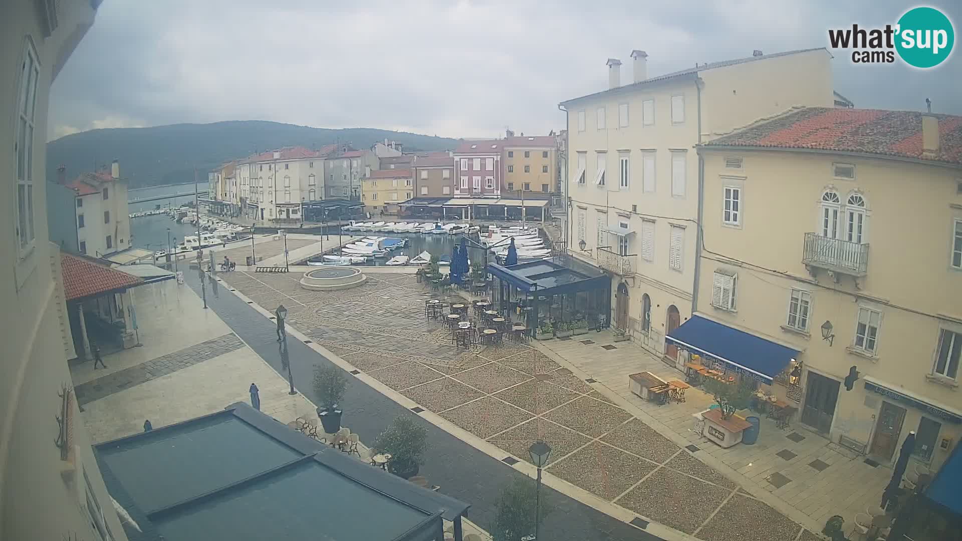 Kamera v ŽIVO Cres mesto – glavni trg in “mandrač” – otok Cres – Hrvaška