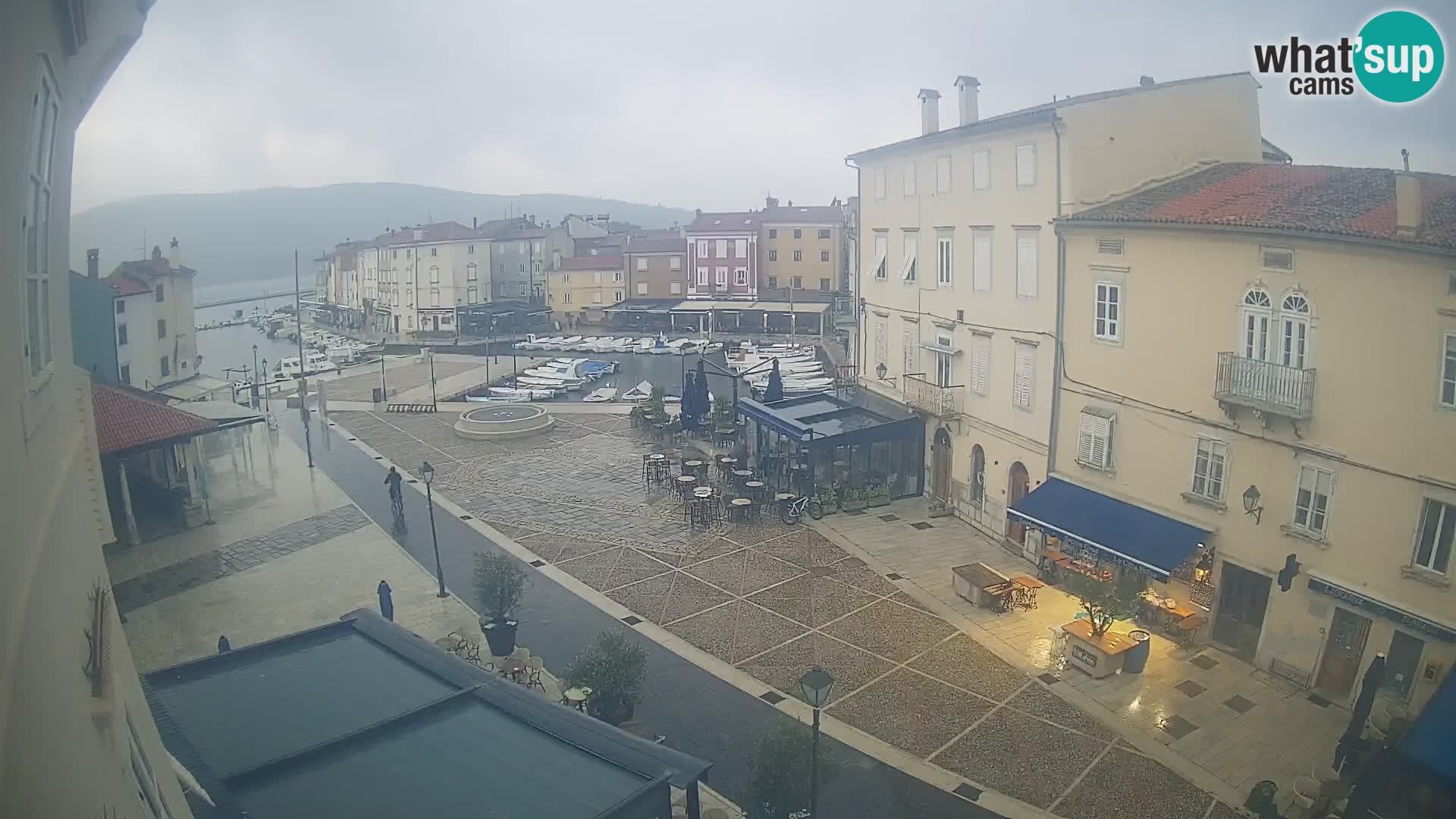 Kamera v ŽIVO Cres mesto – glavni trg in “mandrač” – otok Cres – Hrvaška