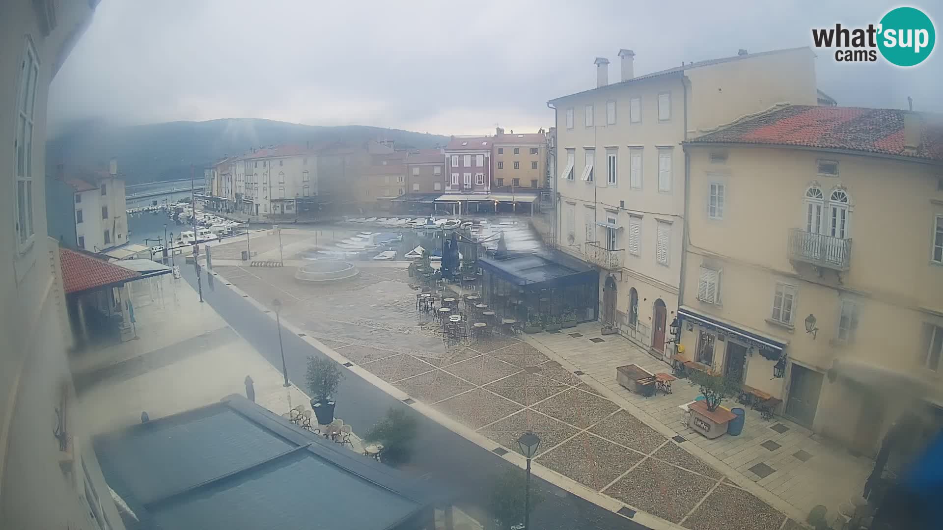 LIVE cam Cres city – place principale et “mandrač” – île de Cres – Croatie