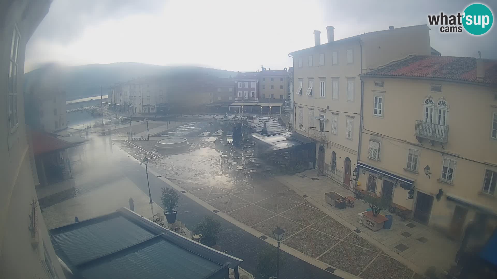 Kamera v ŽIVO Cres mesto – glavni trg in “mandrač” – otok Cres – Hrvaška