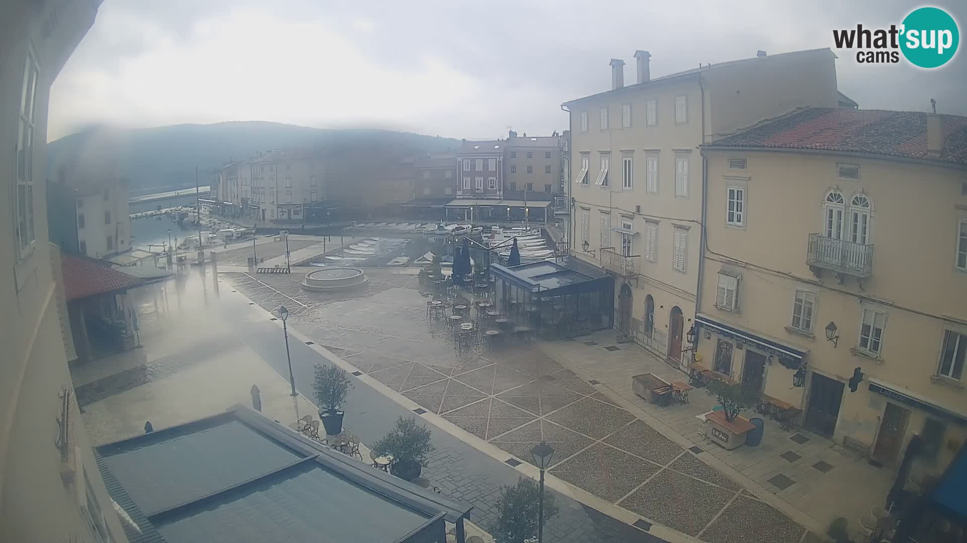 LIVE cam Cres città – piazza principale e “mandrač” – isola di Cherso – Croazia