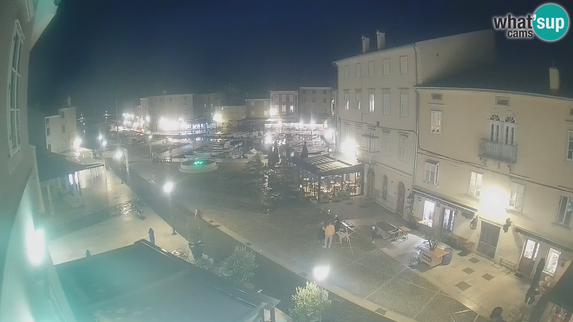 Kamera v ŽIVO Cres mesto – glavni trg in “mandrač” – otok Cres – Hrvaška