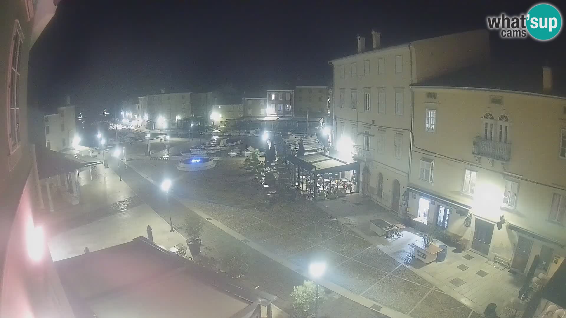 Cámara en vivo ciudad de Cres – plaza principal y “mandrač” – isla de Cres – Croacia