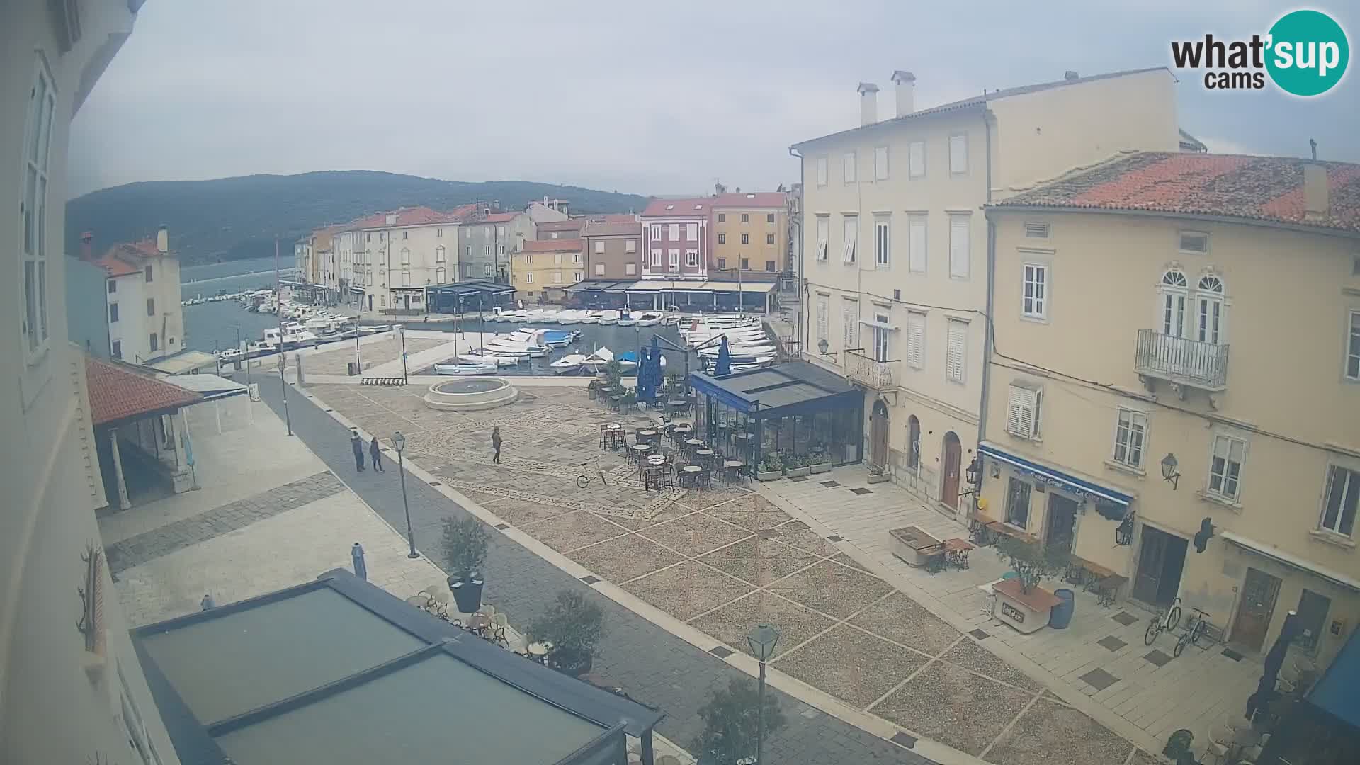 LIVE cam Cres Stadt – Hauptplatz und “mandrač” – Cres Insel – Kroatien