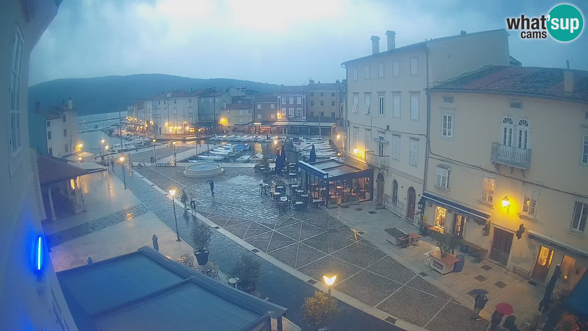 Cámara en vivo ciudad de Cres – plaza principal y “mandrač” – isla de Cres – Croacia