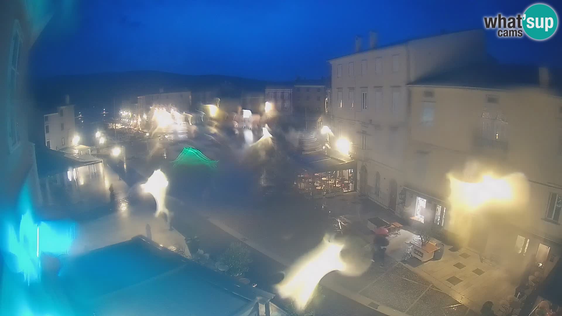 Web kamera Grad Cres – glavni trg i “mandrač” – otok Cres