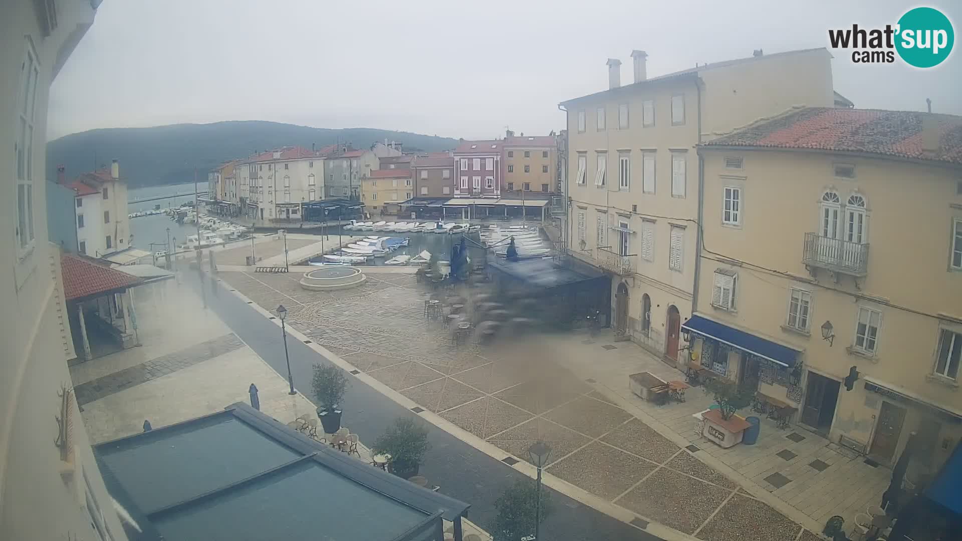 LIVE cam Cres city – place principale et “mandrač” – île de Cres – Croatie