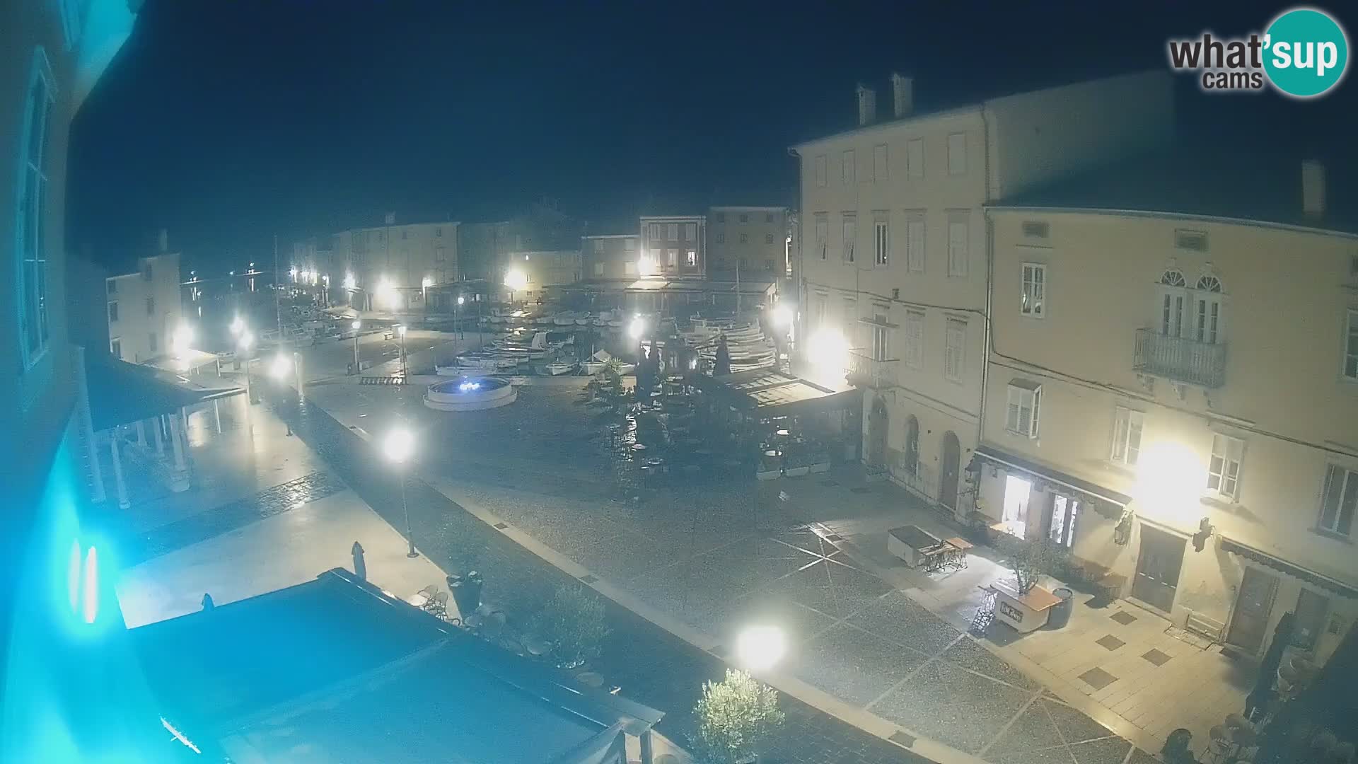 Web kamera Grad Cres – glavni trg i “mandrač” – otok Cres