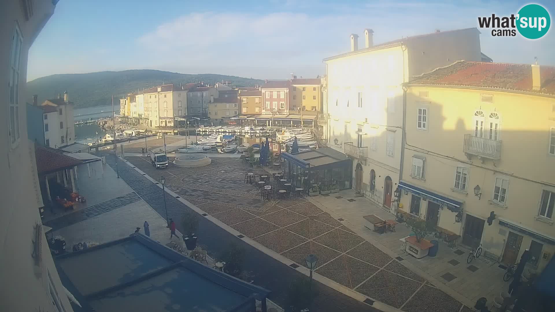 LIVE cam Cres city – place principale et “mandrač” – île de Cres – Croatie