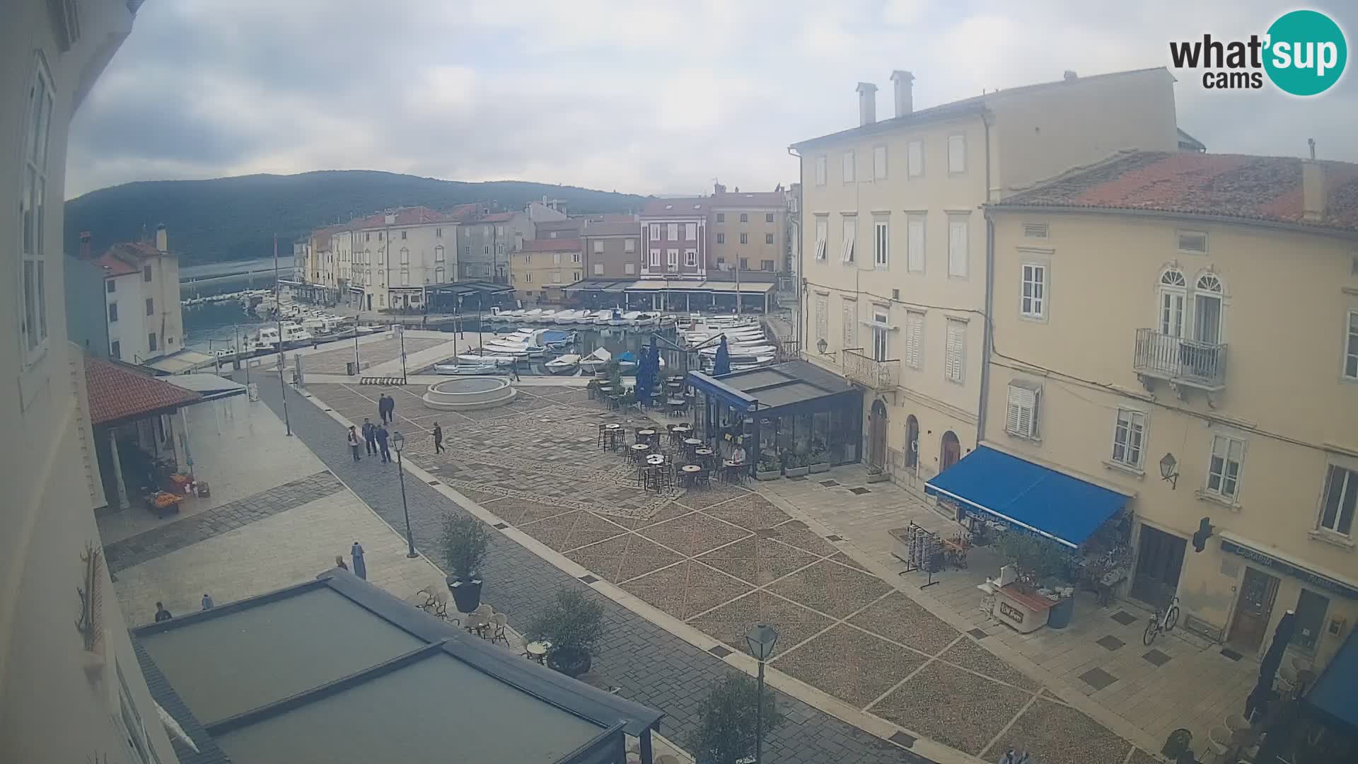 Cámara en vivo ciudad de Cres – plaza principal y “mandrač” – isla de Cres – Croacia