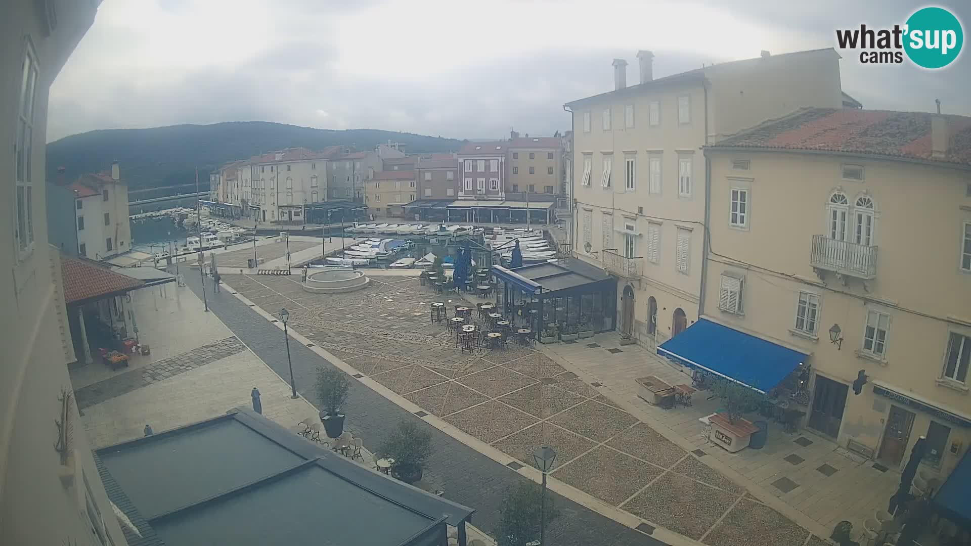 LIVE cam Cres city – place principale et “mandrač” – île de Cres – Croatie