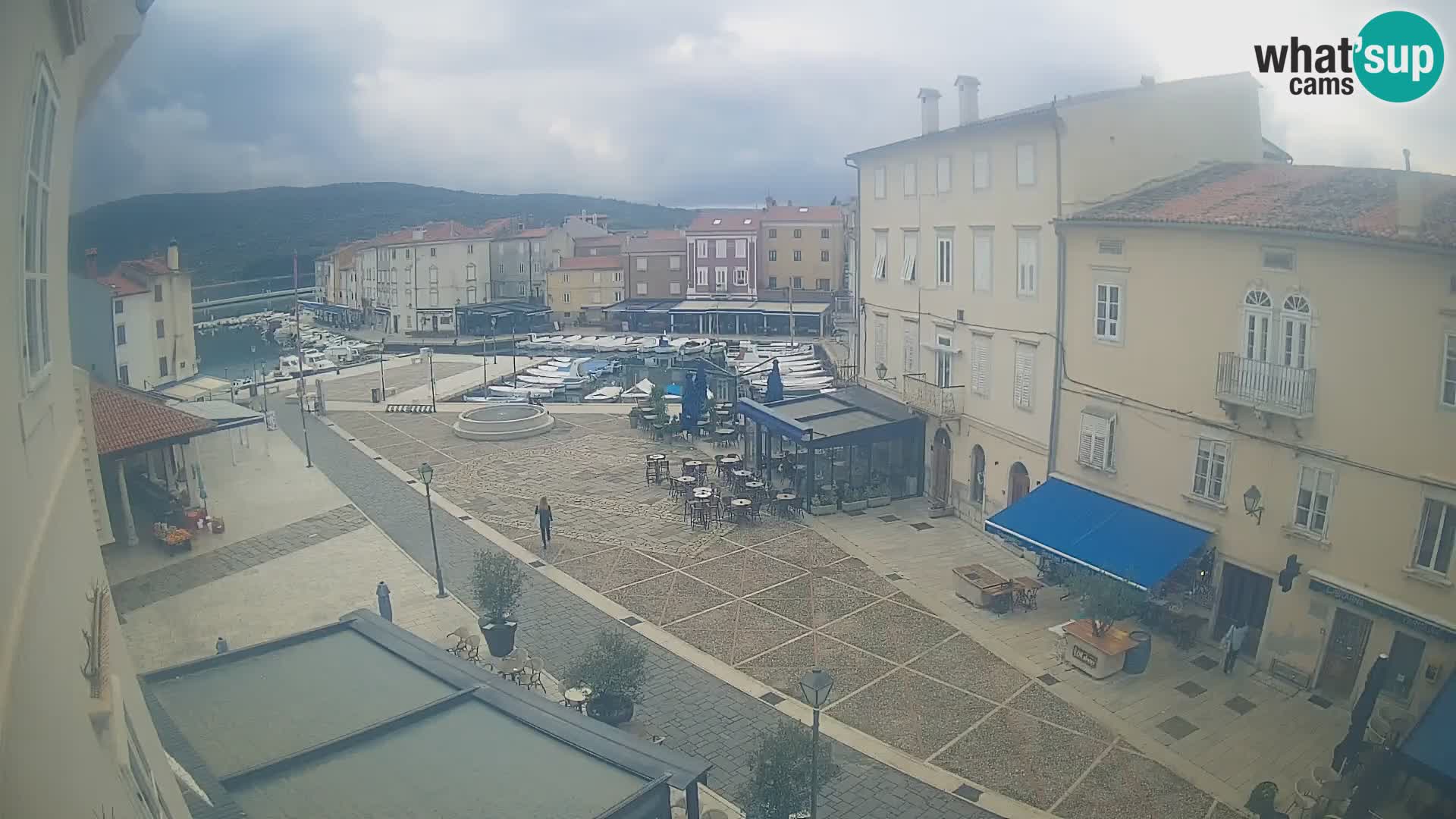 Cámara en vivo ciudad de Cres – plaza principal y “mandrač” – isla de Cres – Croacia