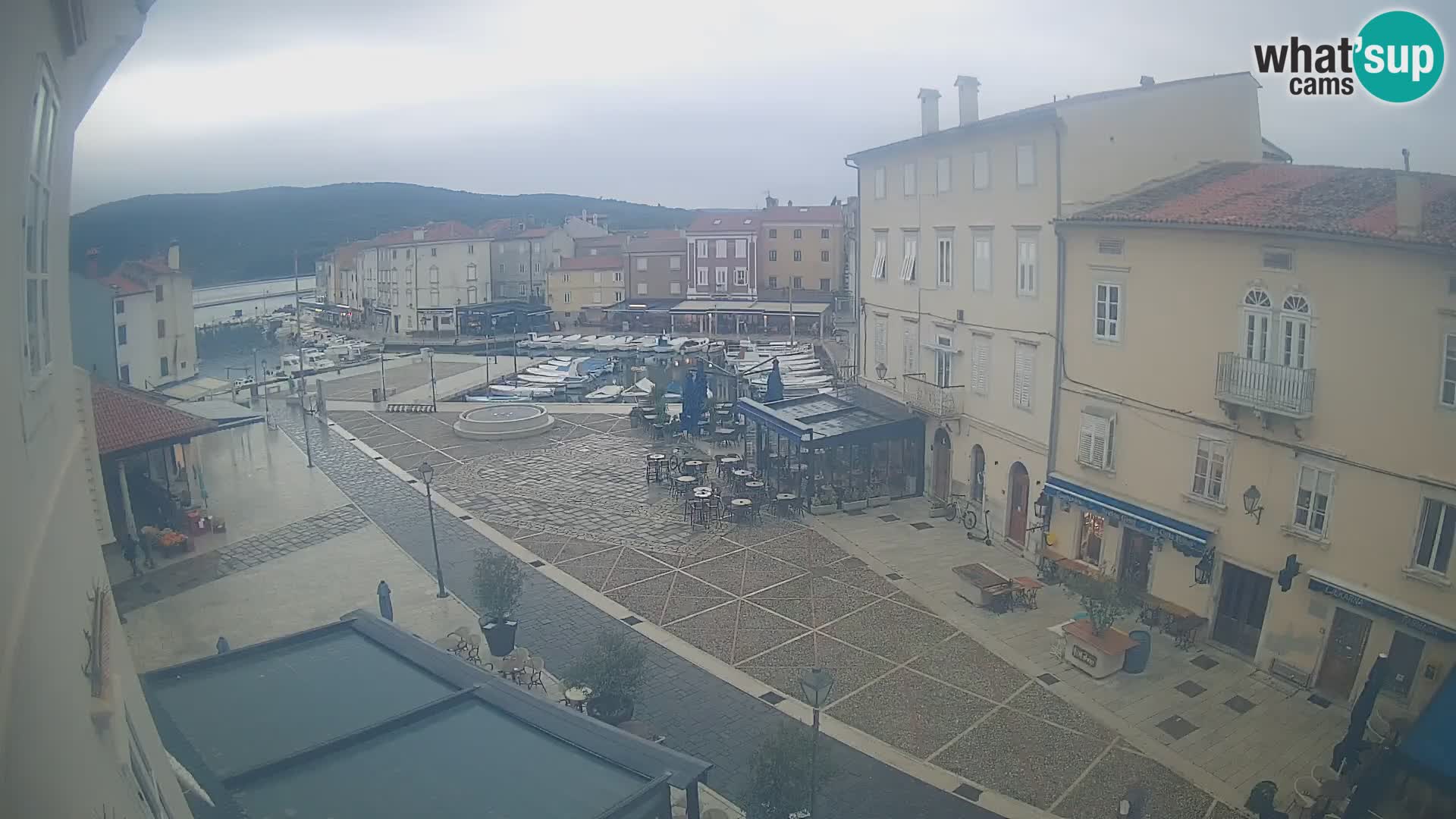 Cámara en vivo ciudad de Cres – plaza principal y “mandrač” – isla de Cres – Croacia
