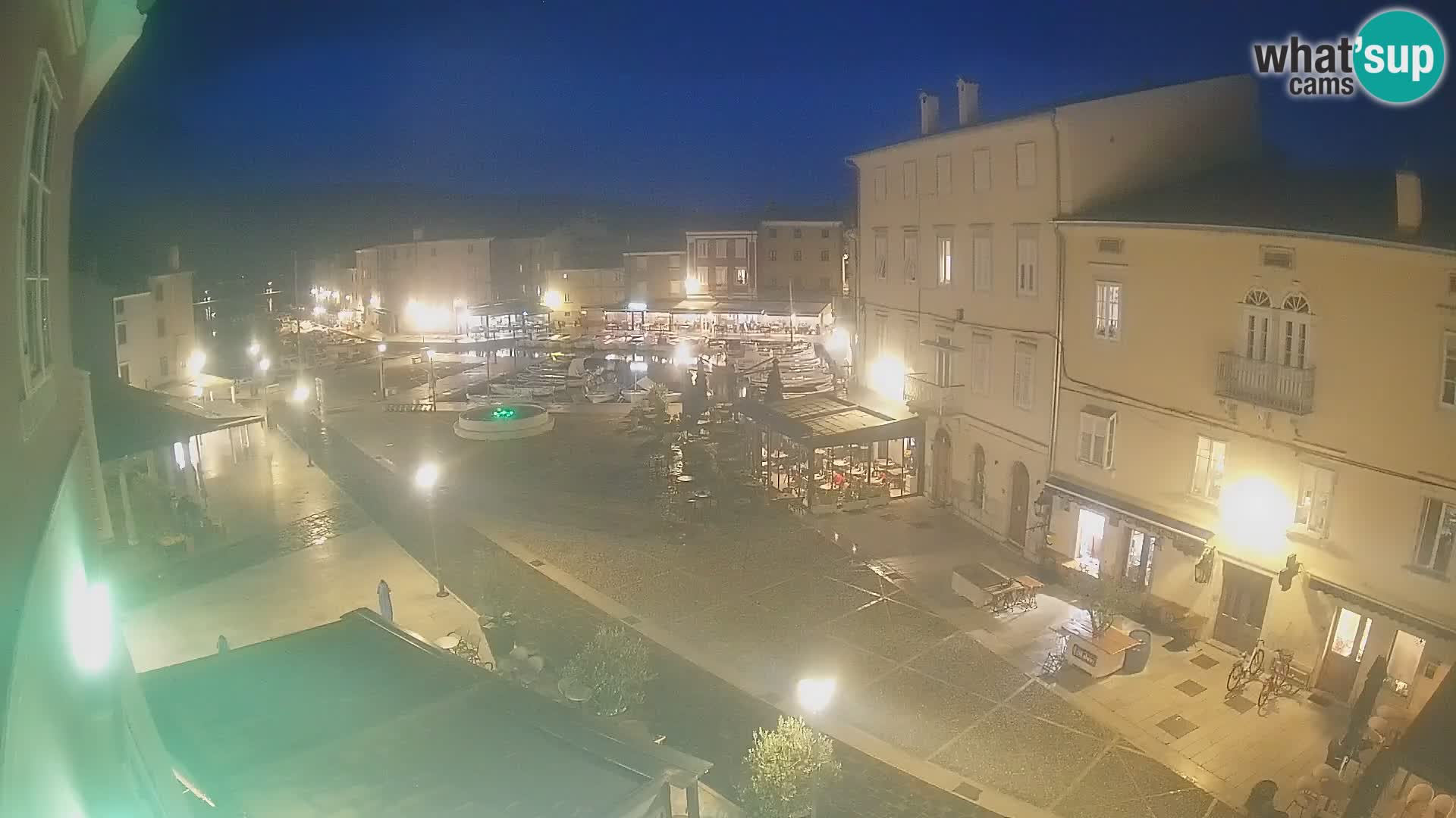 LIVE cam Cres city – place principale et “mandrač” – île de Cres – Croatie
