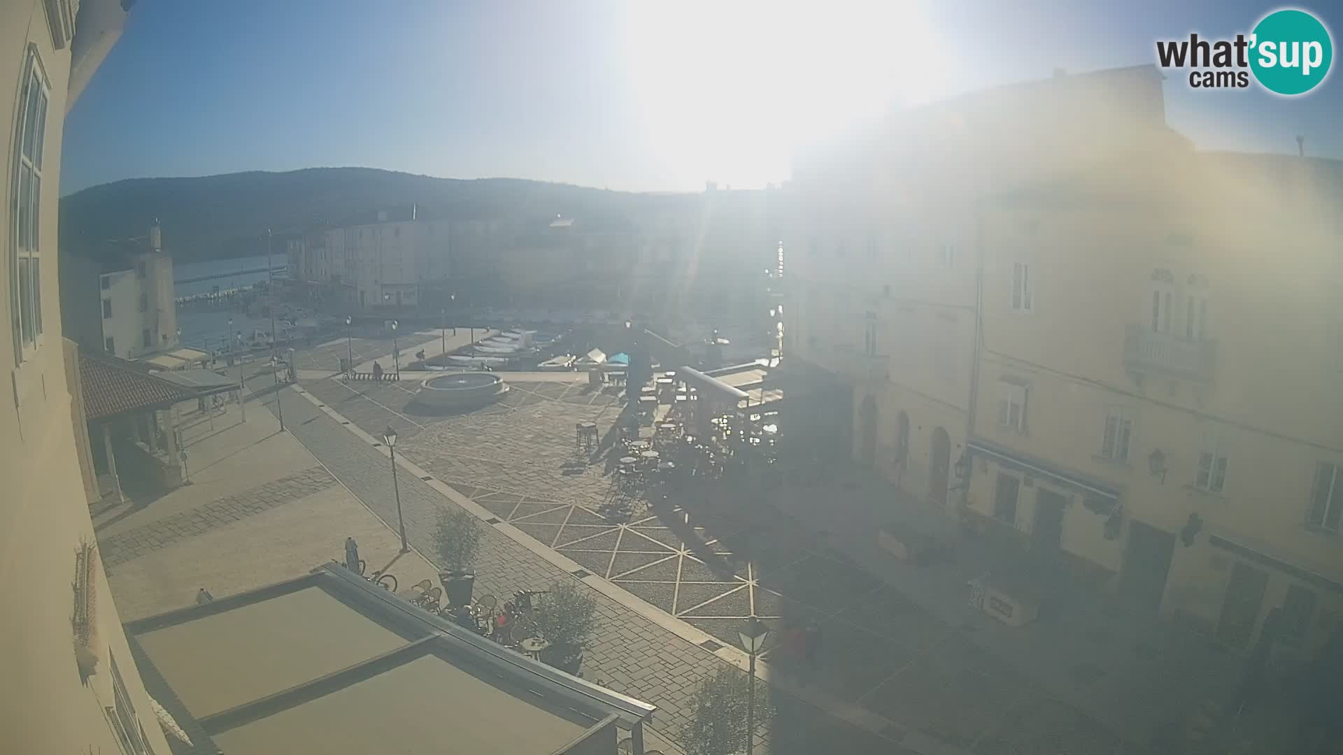 Cámara en vivo ciudad de Cres – plaza principal y “mandrač” – isla de Cres – Croacia