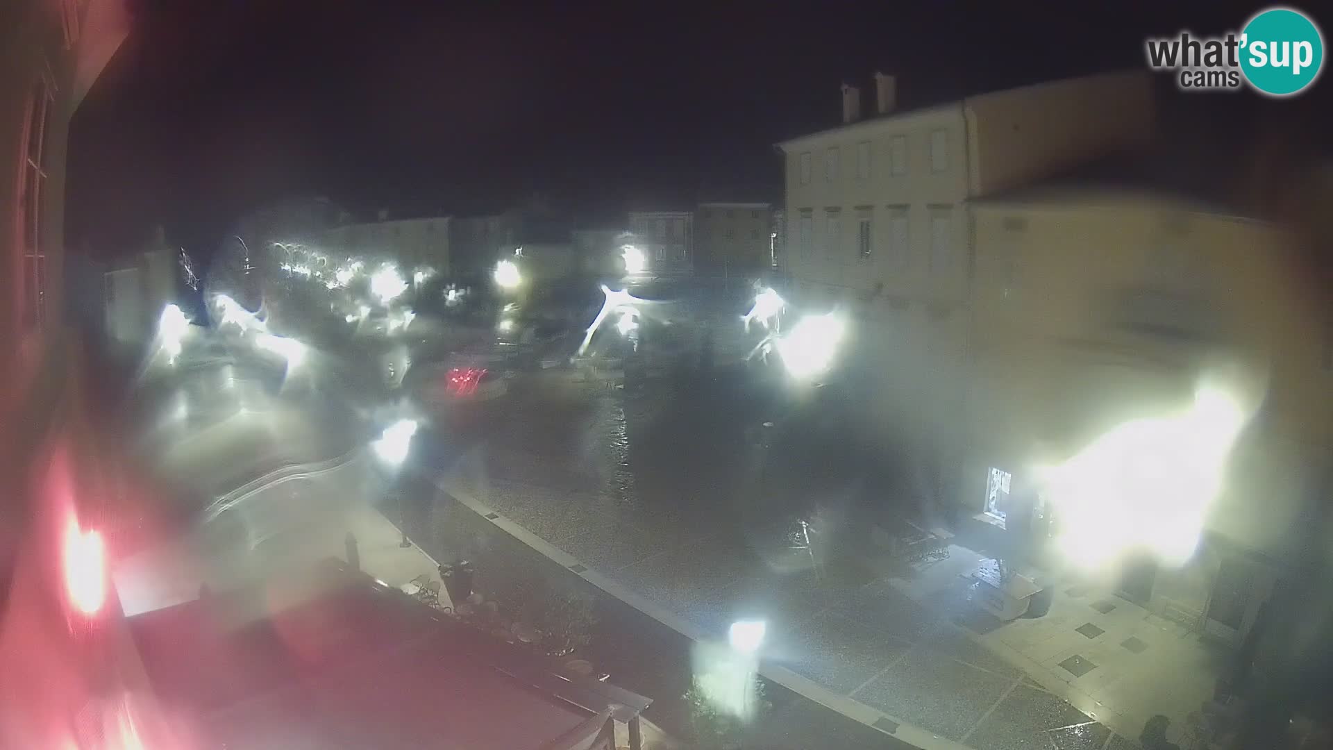 V ŽIVO spletna kamera Cres mesto – glavni trg in “mandrač” – otok Cres – Hrvaška