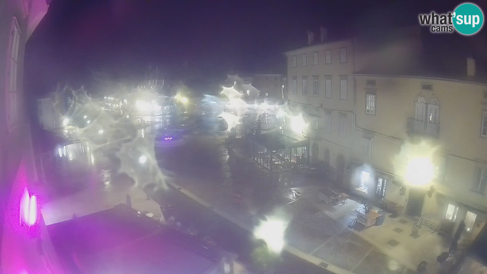 Kamera v ŽIVO Cres mesto – glavni trg in “mandrač” – otok Cres – Hrvaška