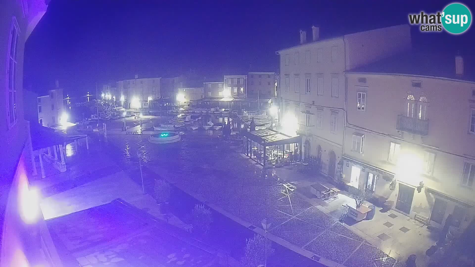 Kamera v ŽIVO Cres mesto – glavni trg in “mandrač” – otok Cres – Hrvaška