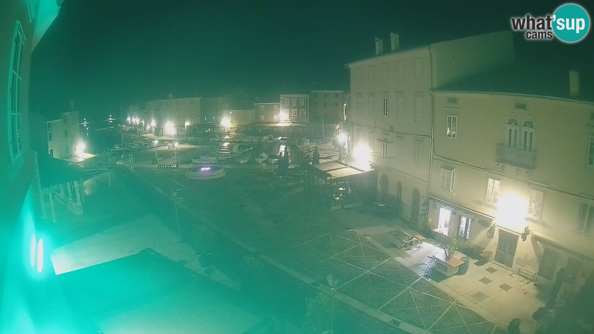 LIVE cam Cres city – place principale et “mandrač” – île de Cres – Croatie