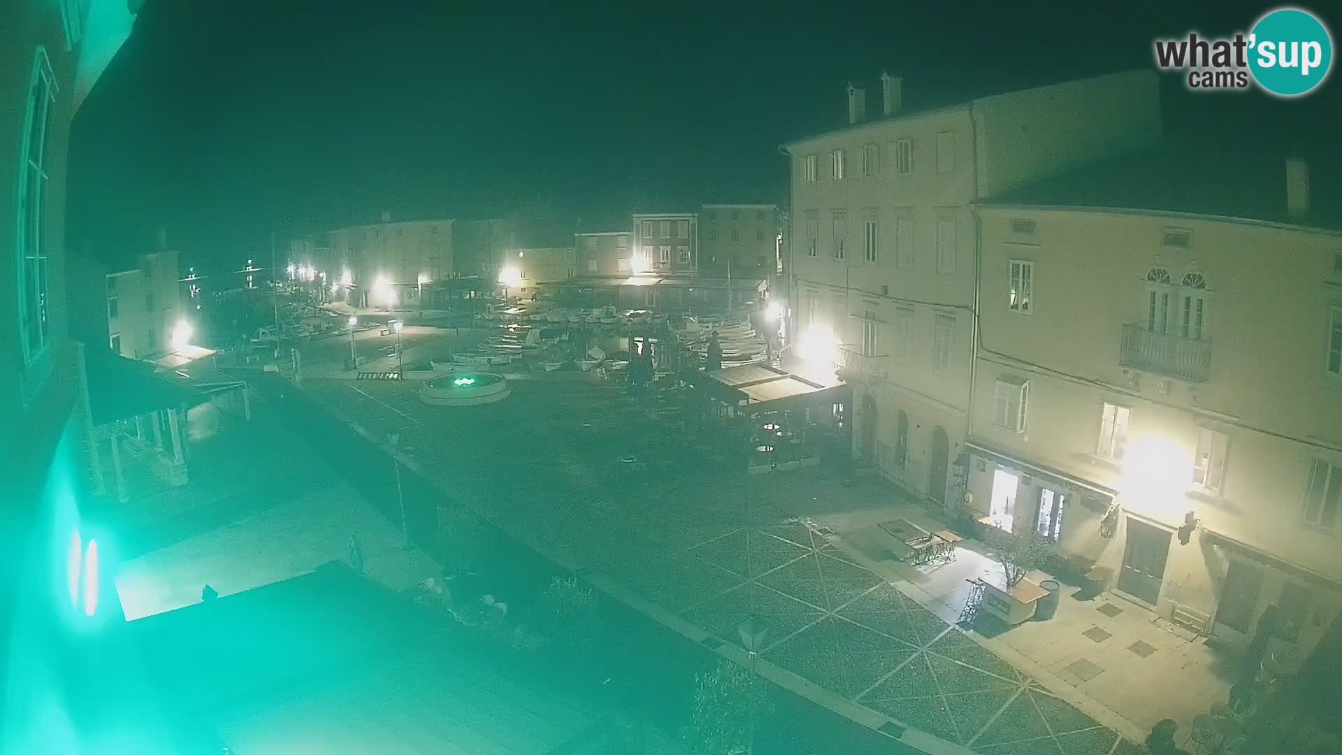 Cámara en vivo ciudad de Cres – plaza principal y “mandrač” – isla de Cres – Croacia