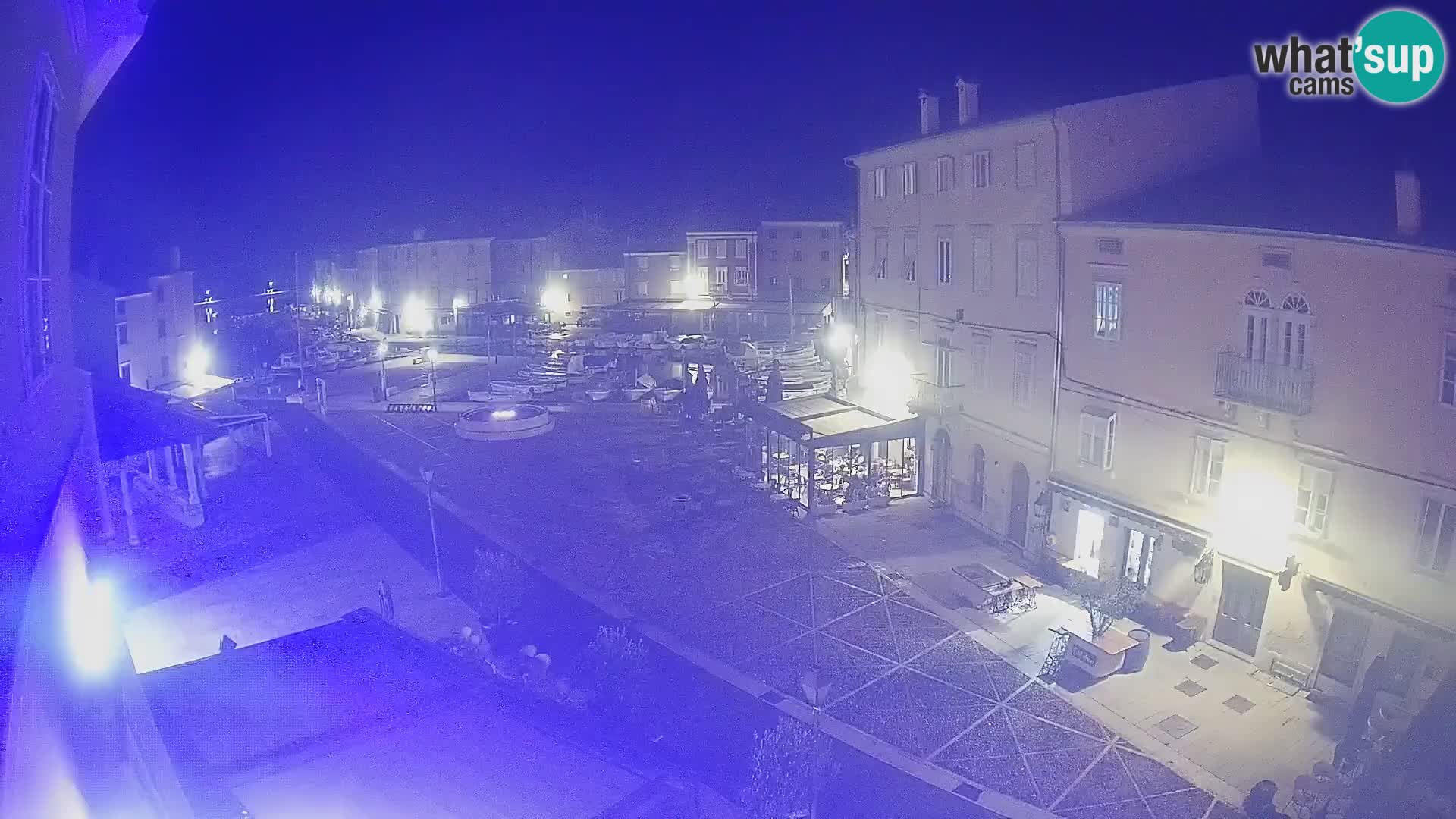 LIVE cam Cres city – place principale et “mandrač” – île de Cres – Croatie