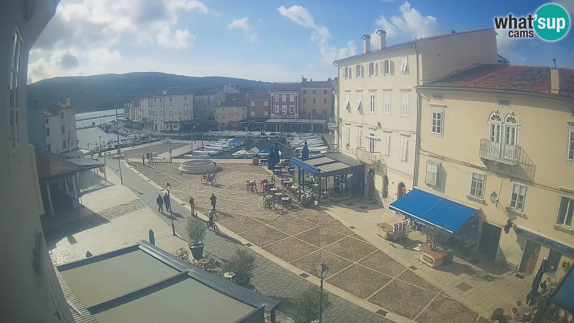 LIVE cam Cres city – place principale et “mandrač” – île de Cres – Croatie