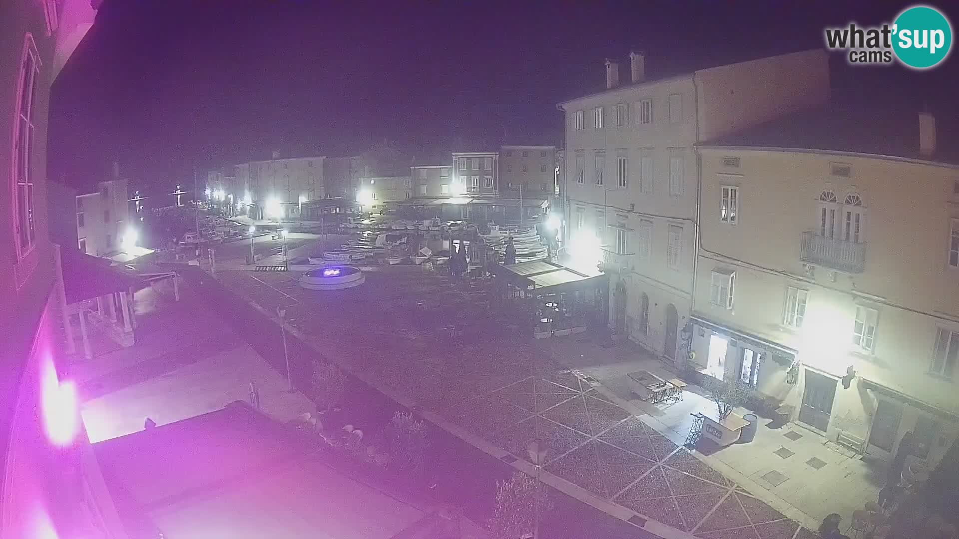 Cámara en vivo ciudad de Cres – plaza principal y “mandrač” – isla de Cres – Croacia