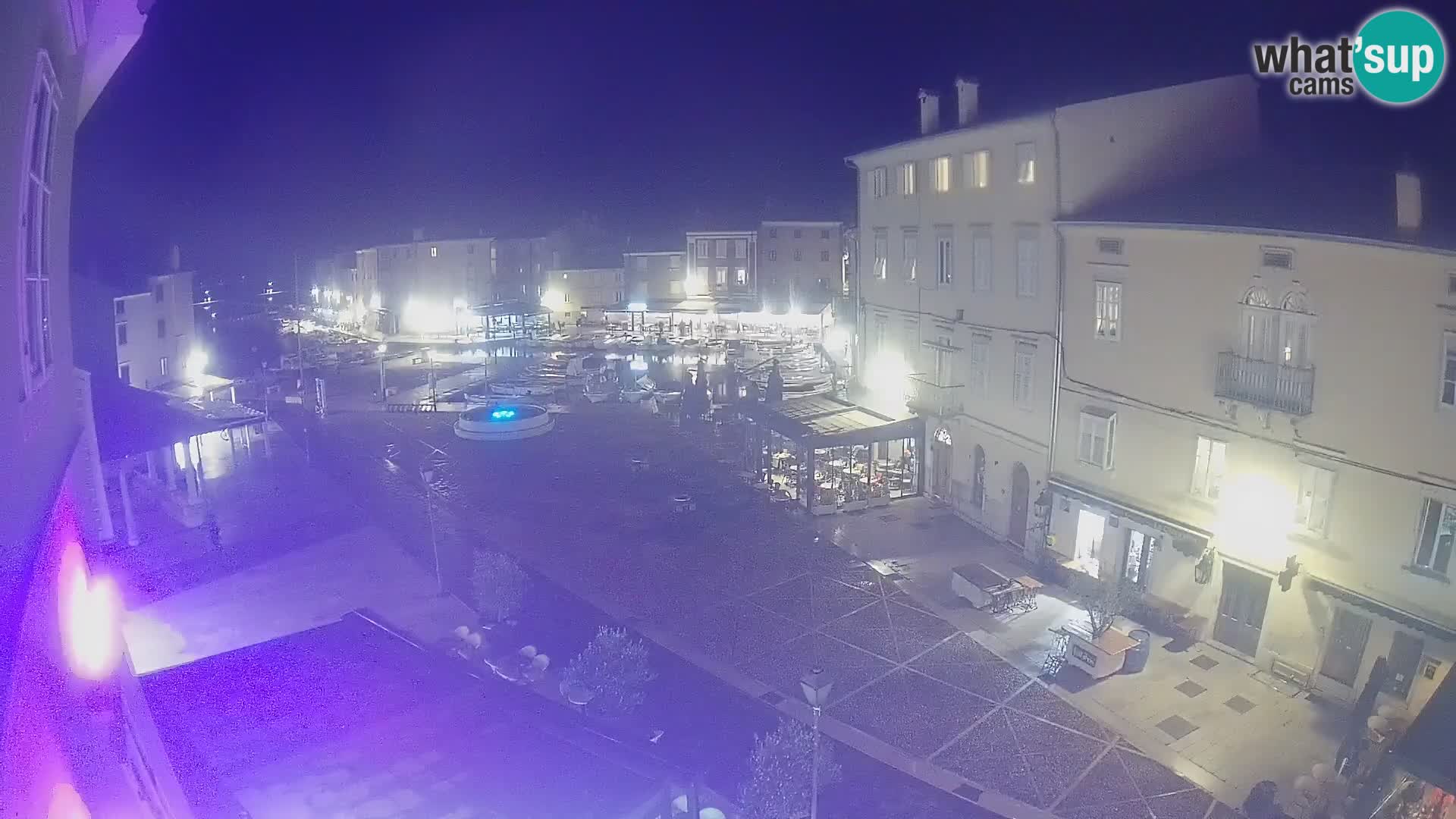 Cámara en vivo ciudad de Cres – plaza principal y “mandrač” – isla de Cres – Croacia
