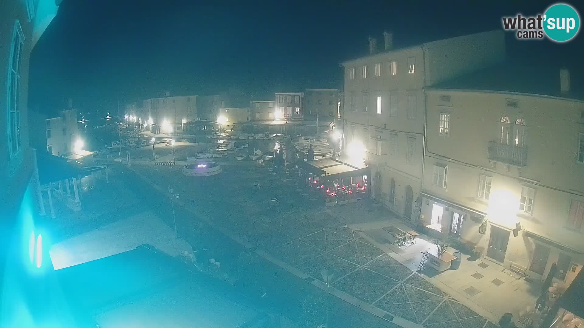 LIVE cam Cres city – place principale et “mandrač” – île de Cres – Croatie