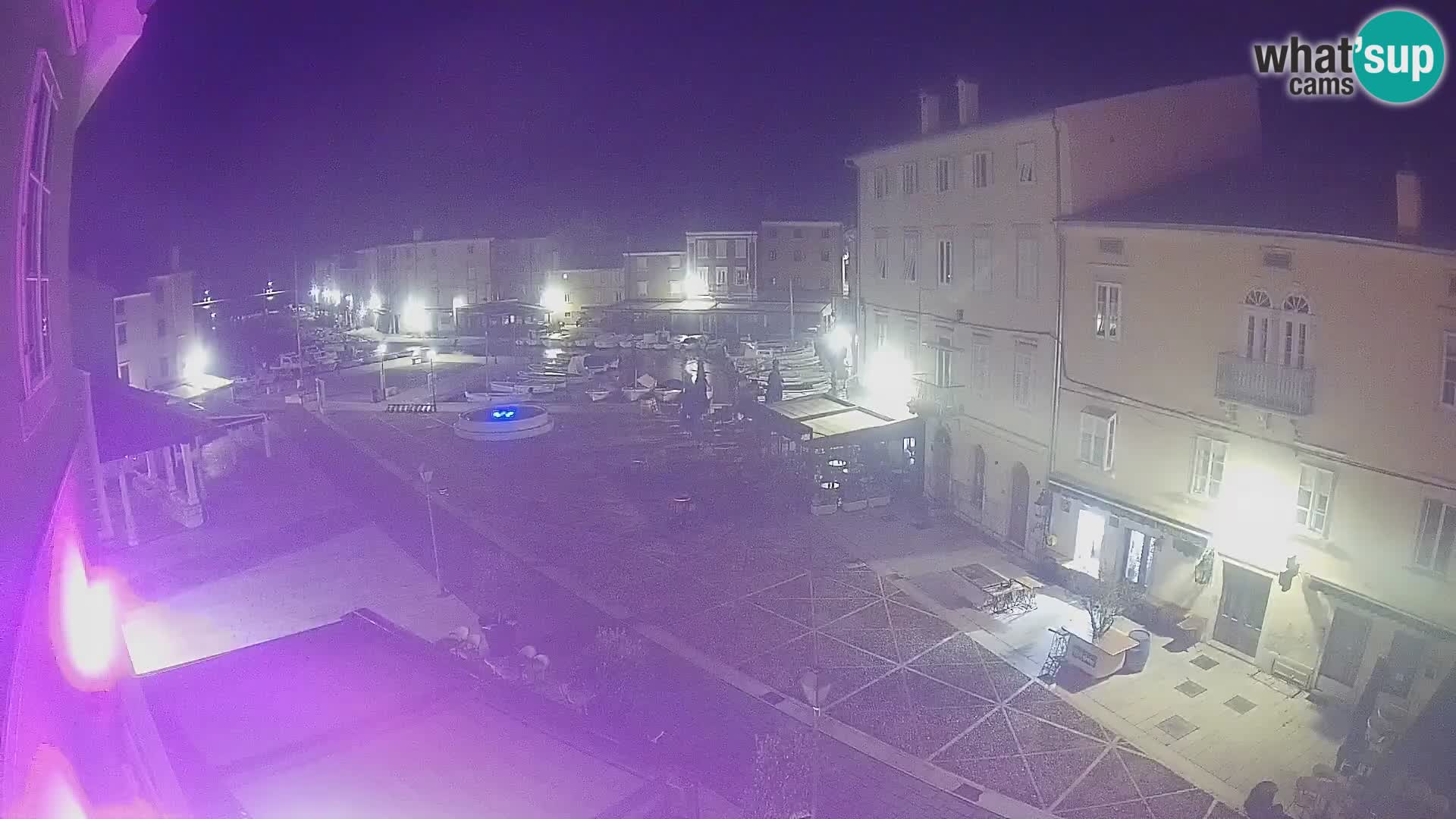 Cámara en vivo ciudad de Cres – plaza principal y “mandrač” – isla de Cres – Croacia