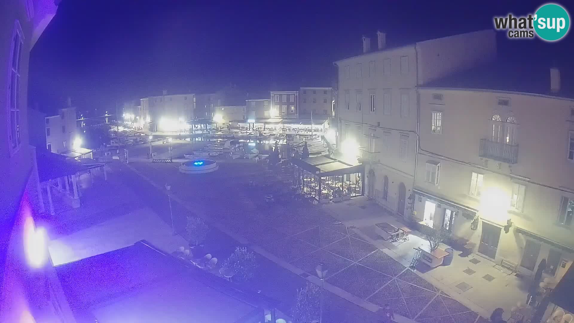 Cámara en vivo ciudad de Cres – plaza principal y “mandrač” – isla de Cres – Croacia