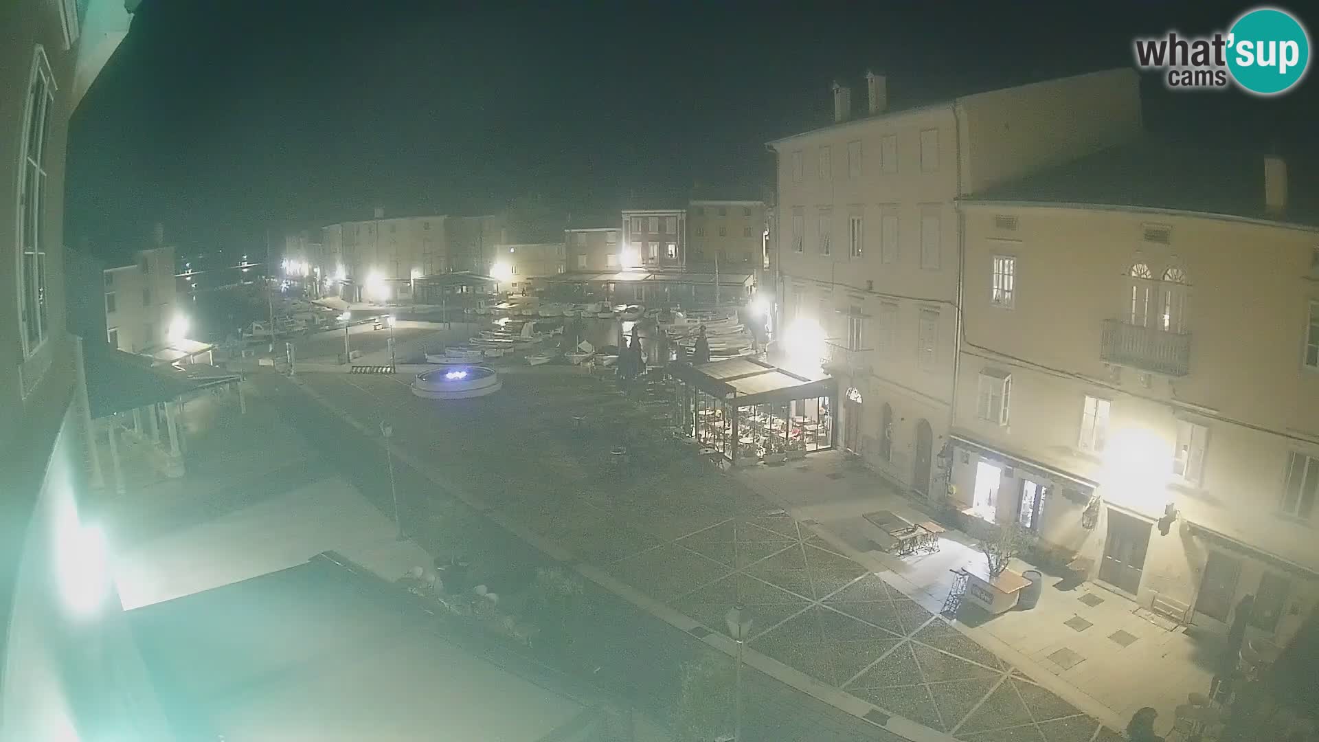 LIVE cam Cres city – place principale et “mandrač” – île de Cres – Croatie