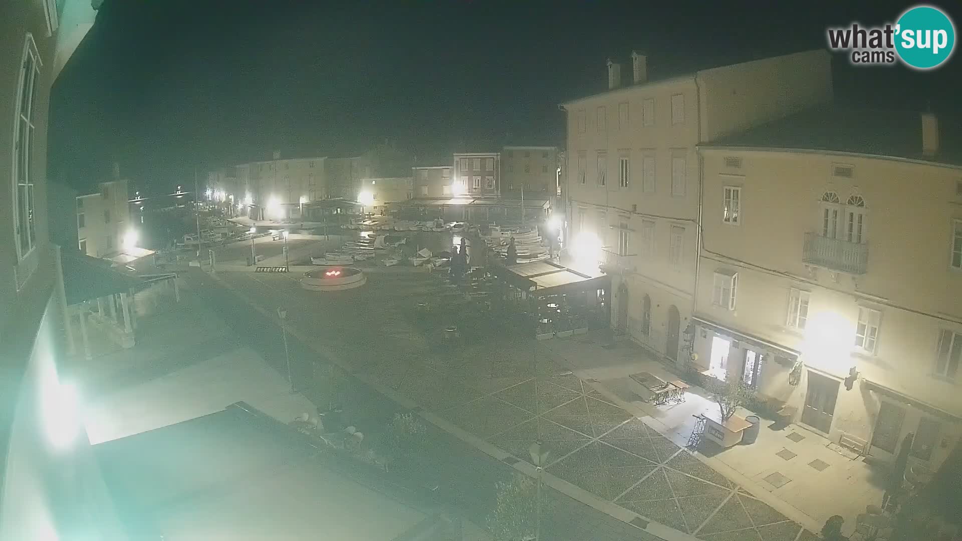 LIVE cam Cres city – place principale et “mandrač” – île de Cres – Croatie