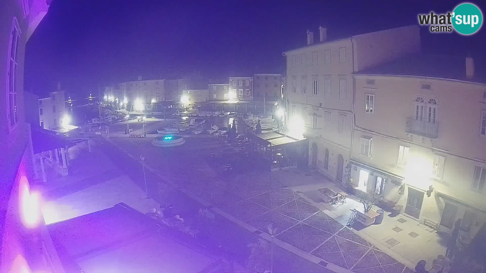 LIVE cam Cres city – place principale et “mandrač” – île de Cres – Croatie