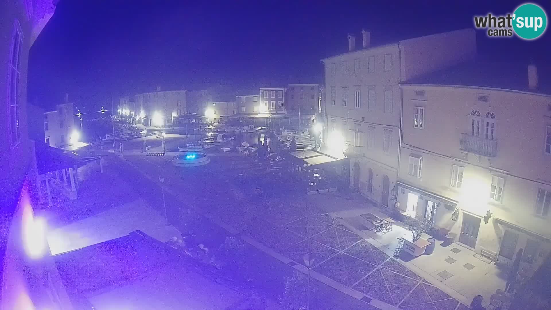 LIVE cam Cres city – place principale et “mandrač” – île de Cres – Croatie