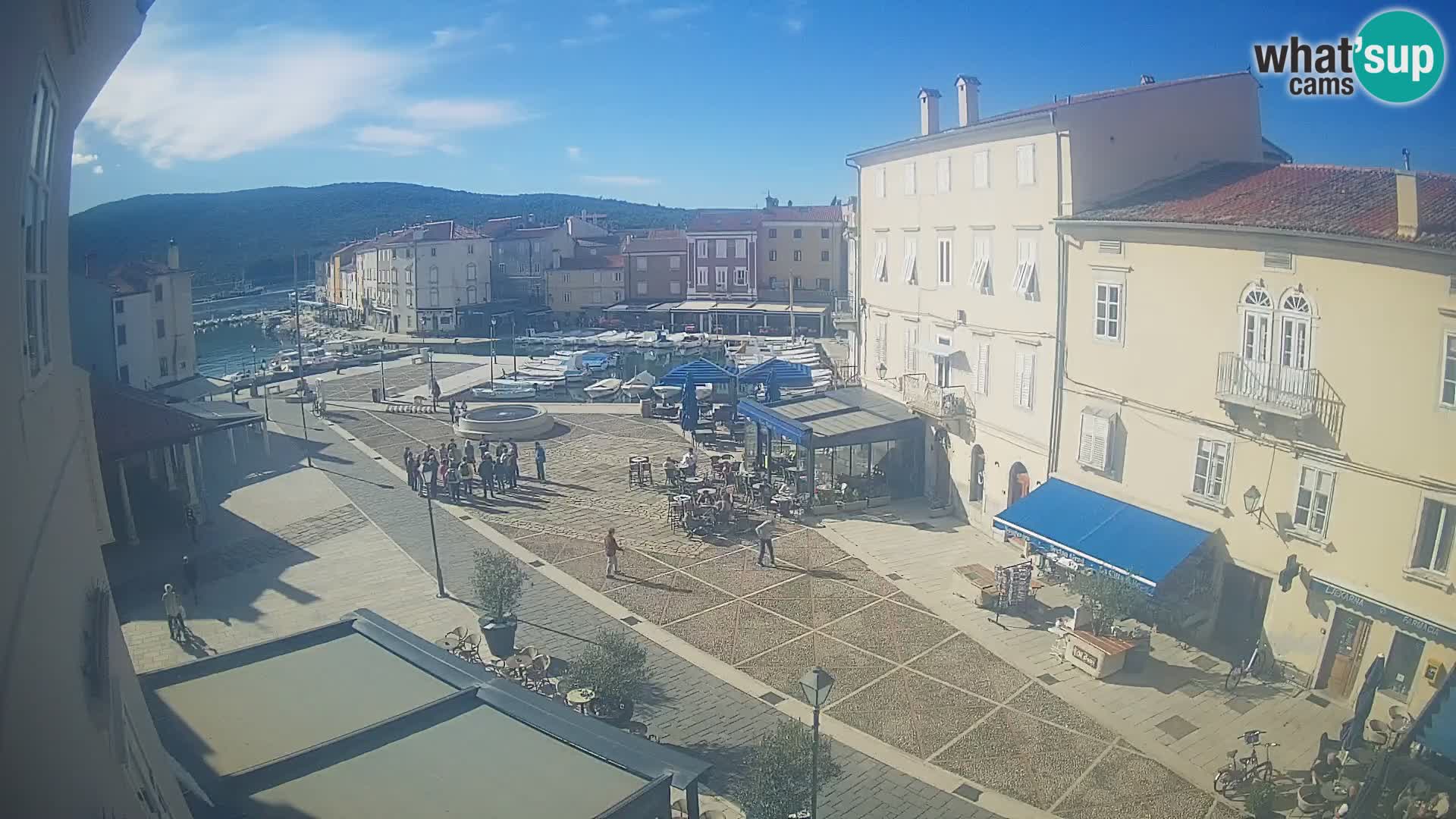 Cámara en vivo ciudad de Cres – plaza principal y “mandrač” – isla de Cres – Croacia