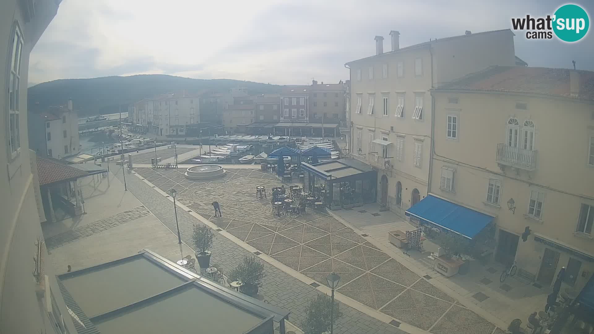 Cámara en vivo ciudad de Cres – plaza principal y “mandrač” – isla de Cres – Croacia