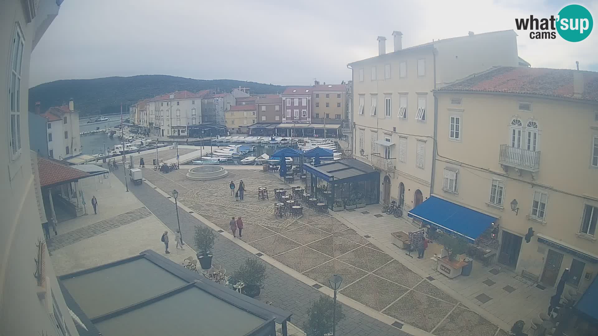 Cámara en vivo ciudad de Cres – plaza principal y “mandrač” – isla de Cres – Croacia