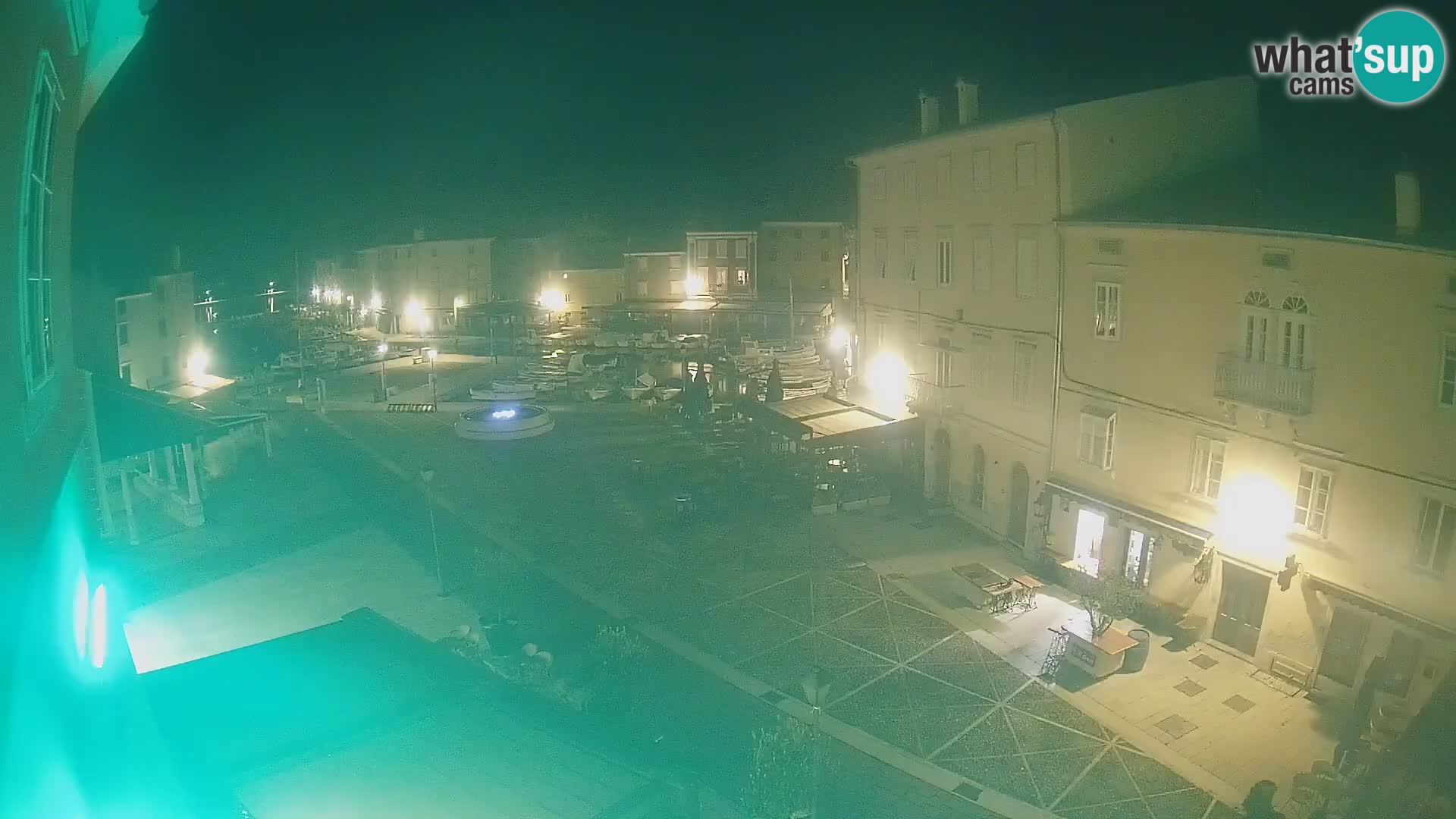Cámara en vivo ciudad de Cres – plaza principal y “mandrač” – isla de Cres – Croacia